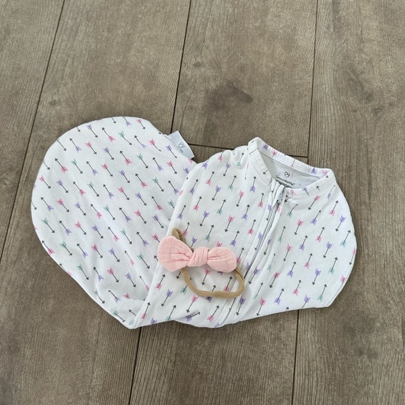 SwaddleMe Newborn Sleep Sack Swaddle and matching hair piece - Picture 3 of 13